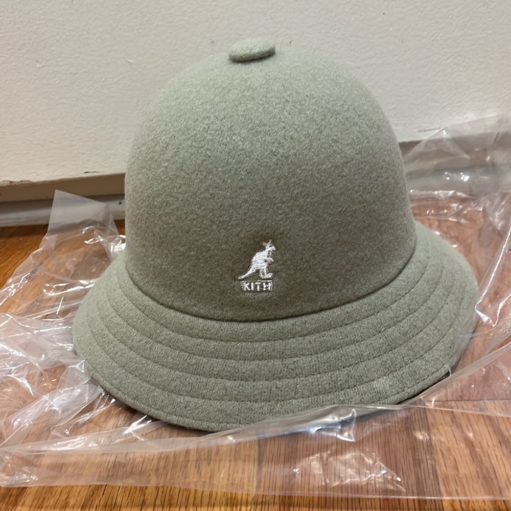 Kith Kangol size small NWT